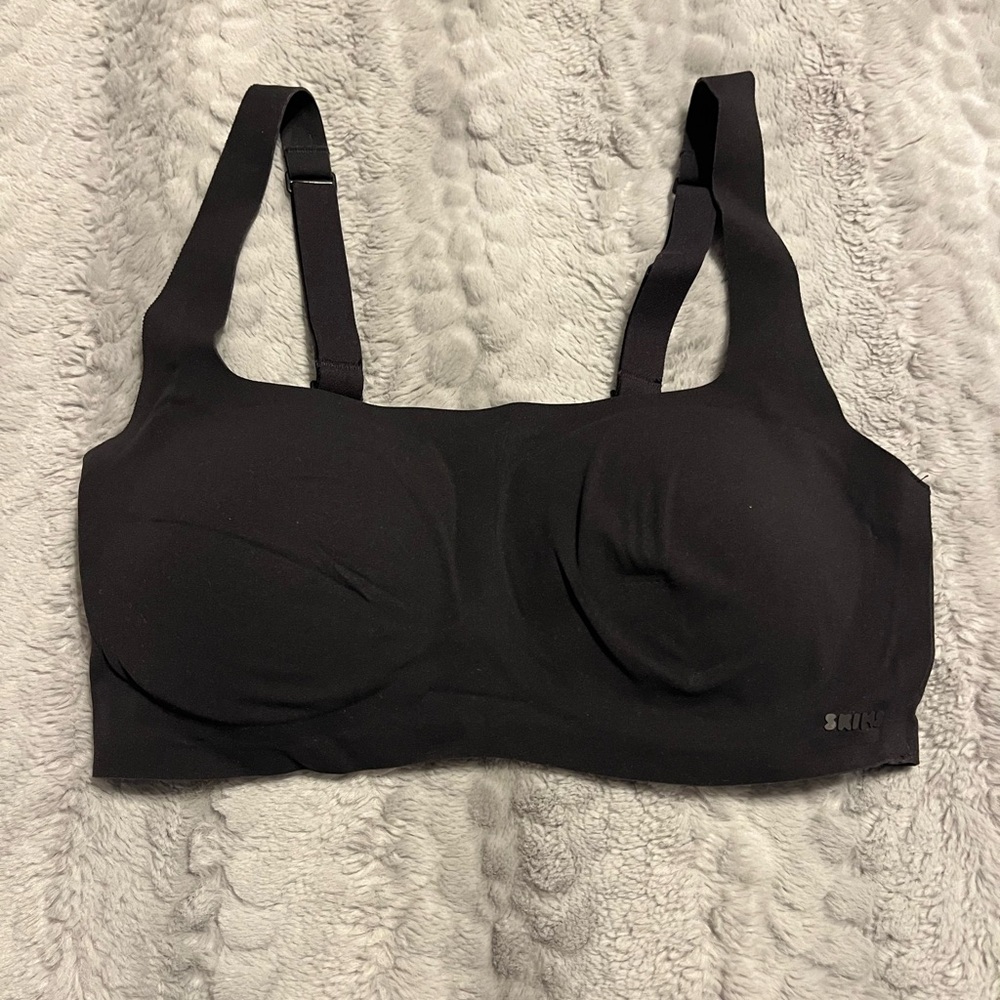 Black Wireless SKIMS Bra